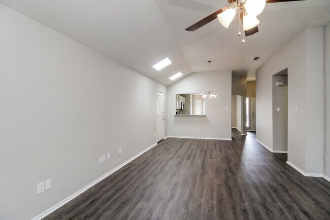 Foto del edificio - 900 Springfield Dr