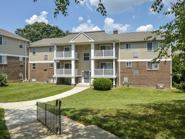 Primary Photo - Glen Eagle Village Apartments