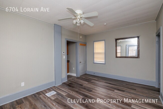 Building Photo - Lorain Ave 2-Bedroom Home