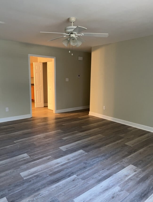 Foto del edificio - Cozy 3BR SFR • Full Kitchen Set • Patio in Durham