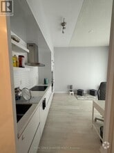 Building Photo - 2221-2221 Yonge St