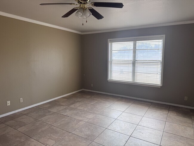 Building Photo - 3216 Fannin Ave