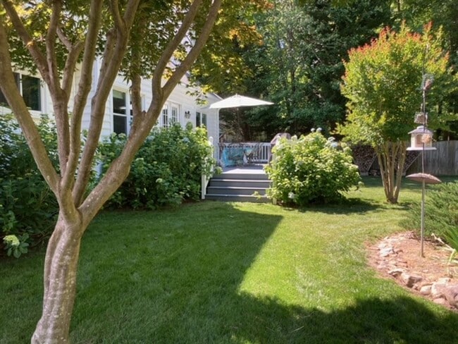 Building Photo - 117 Runaway Ln