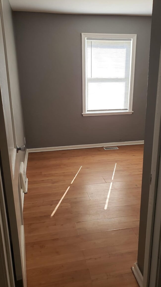 Building Photo - 2219