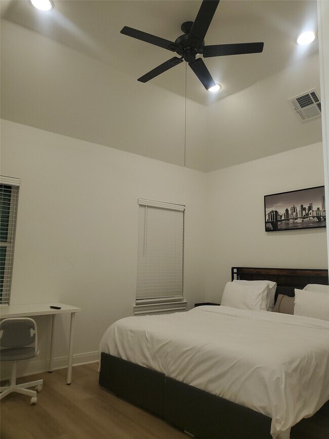 Foto del edificio - 5113 Briscoe St