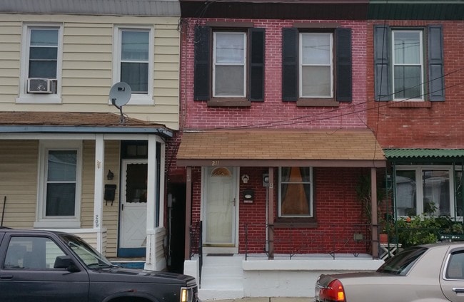 Building Photo - 211 Cumberland St