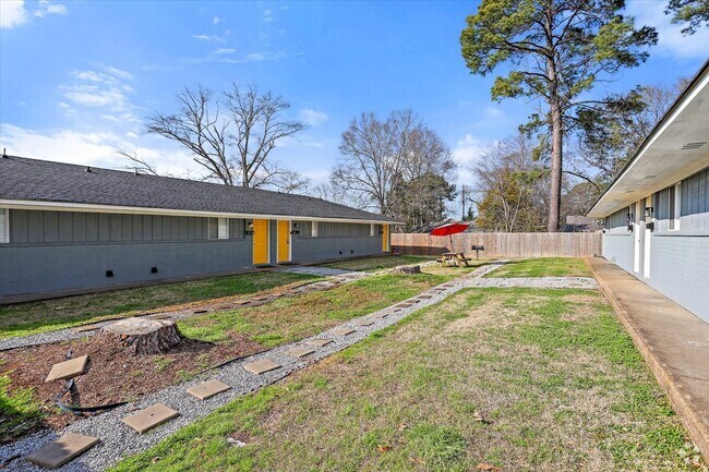 Building Photo - 216 Gunter St