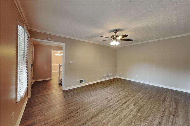 Building Photo - 205 Tawneywood Way