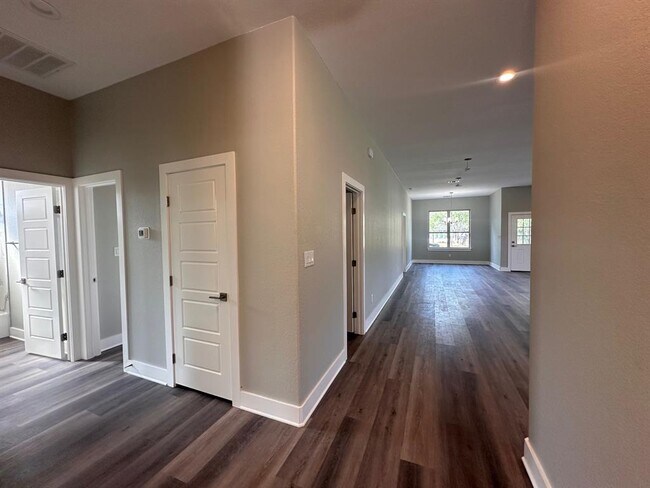 Building Photo - 368 Nene Ln