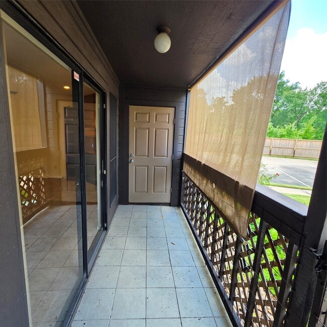 Building Photo - 12755 Mill Ridge Dr