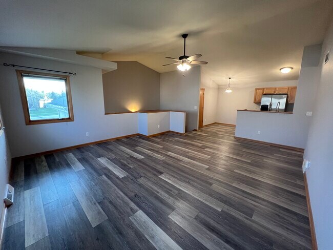 Building Photo - 611 Wellington Dr