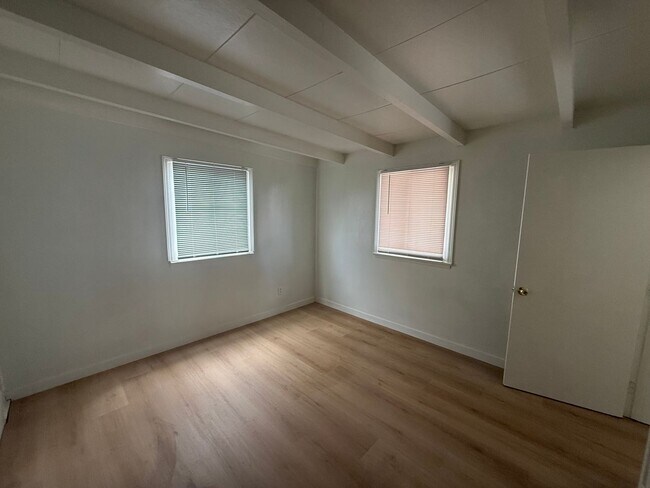 Building Photo - 40360 Mayberry Ave