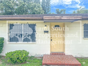 Building Photo - 318 Ariana St