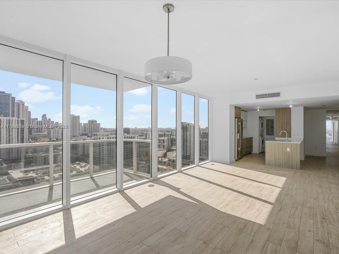 Foto principal - 600 NE 27th St