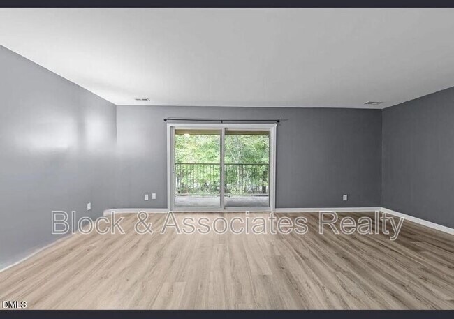 Foto del edificio - 1295 Schaub Dr