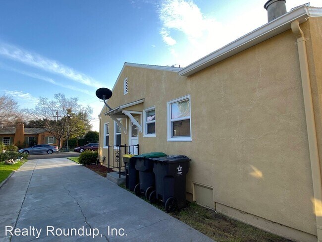 Building Photo - 2 br, 1 bath House - 119 W Mariposa Ave