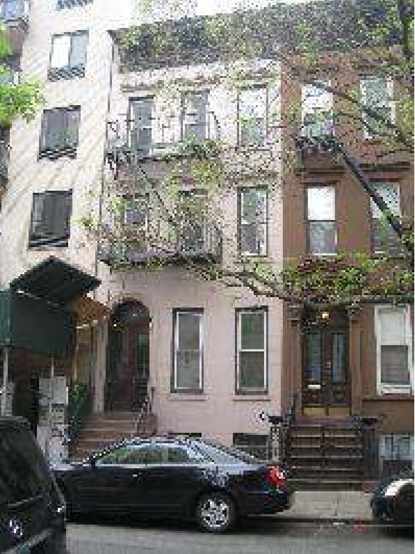 Primary Photo - 304 E 82nd St