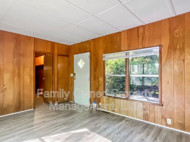 Building Photo - 1735 E Avalon Cir