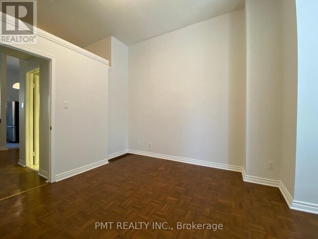 Building Photo - 202-202 Gerrard St E