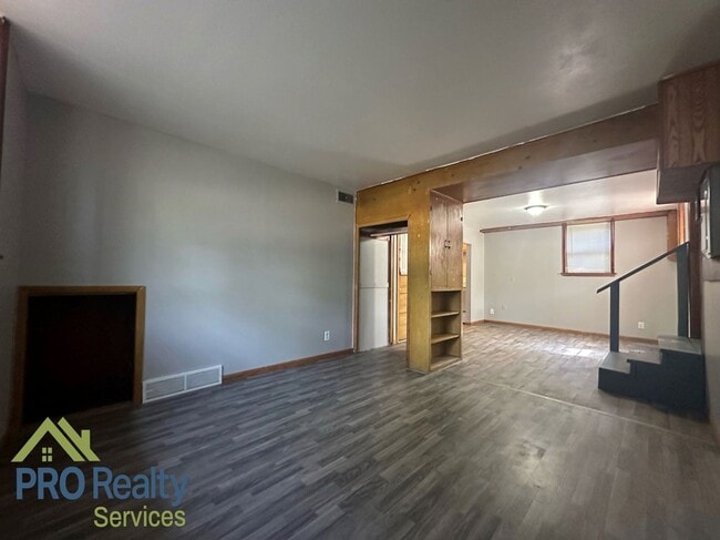 Building Photo - 480 Forest St N #1