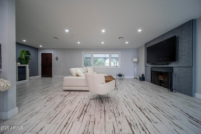 Foto del edificio - 11470 N 64th St