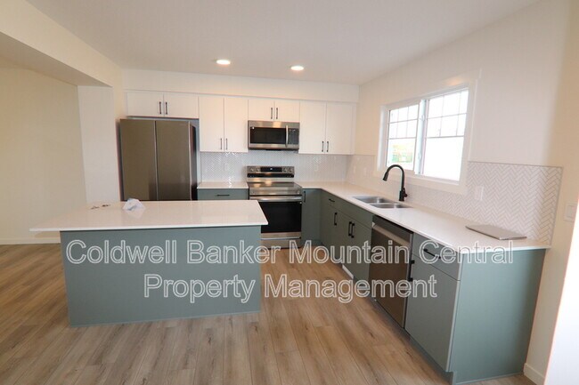 Photo du bâtiment - 22825-22884 84 Ave NW