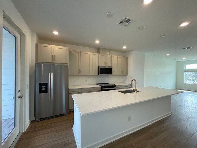 Foto del edificio - 3 Bedroom, 3.5 Bath Townhome with Water Vi...