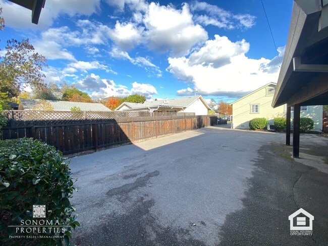 Building Photo - 2BD/1BA Duplex In Downtown Sonoma!