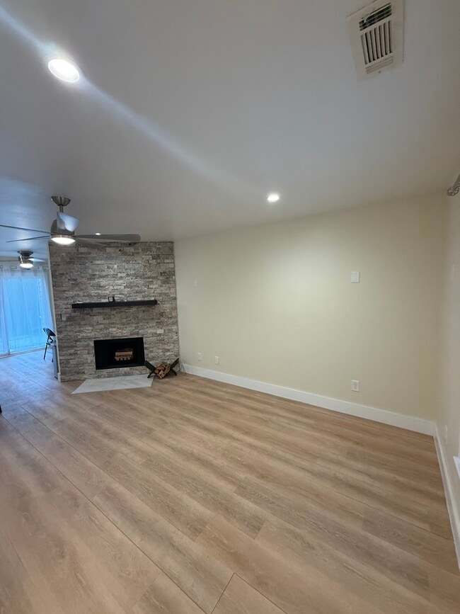 Building Photo - 104 Friar Ln