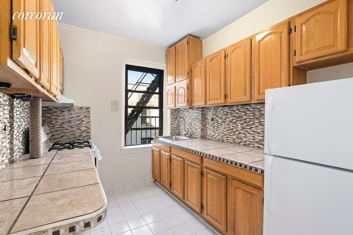 Foto principal - 21-77-77 33rd St
