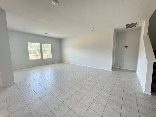 Building Photo - 360 Virtual Tour Available