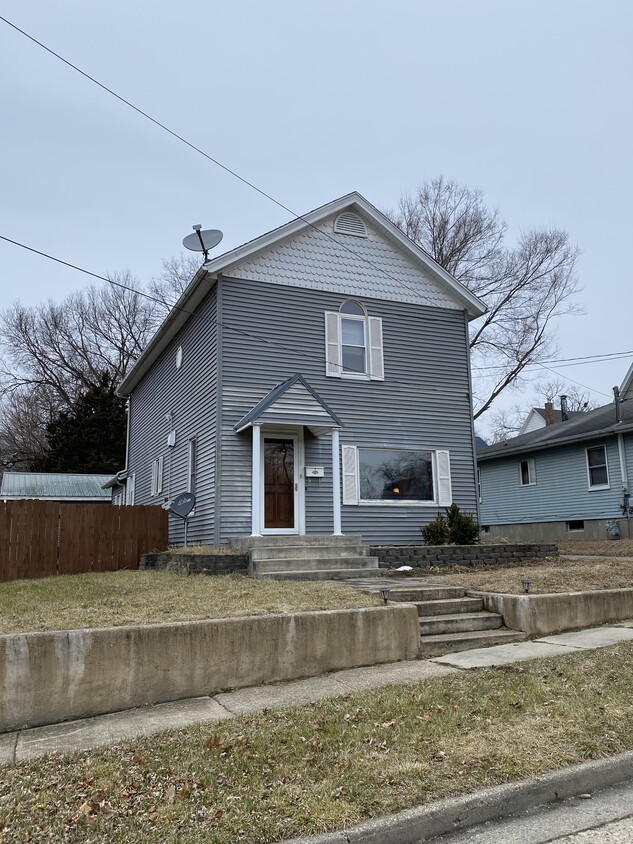 213 E 6th St, Dixon, IL 61021 House Rental in Dixon, IL
