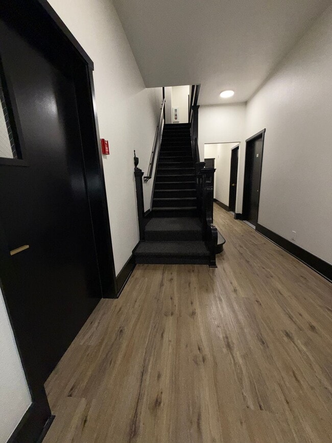 Building Photo - Belmont Flats