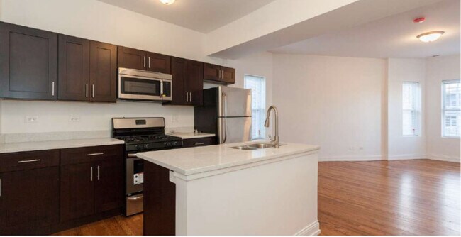 Foto del edificio - 4056 N Milwaukee Ave