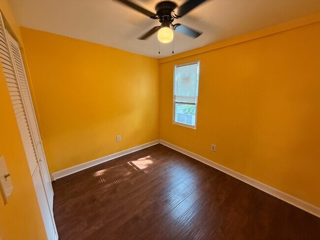 Foto del edificio - 1737 N Dallas St