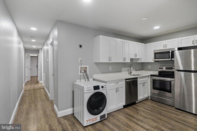 Foto del edificio - 823 Newington Ave
