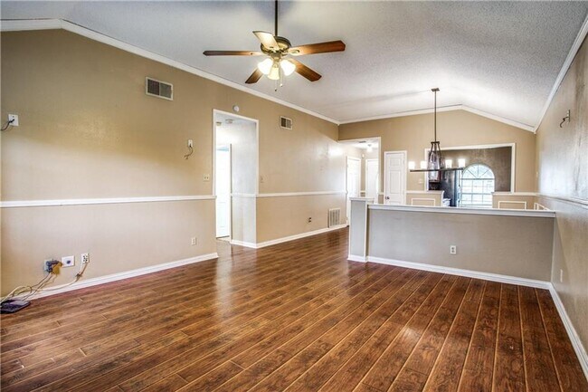 Building Photo - Beautiful Three Bedroom Home in Fort Worth COMING SOON!!