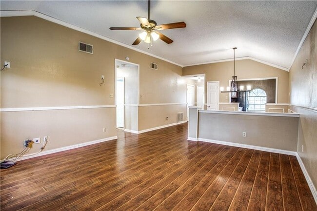 Building Photo - Beautiful Three Bedroom Home in Fort Worth!