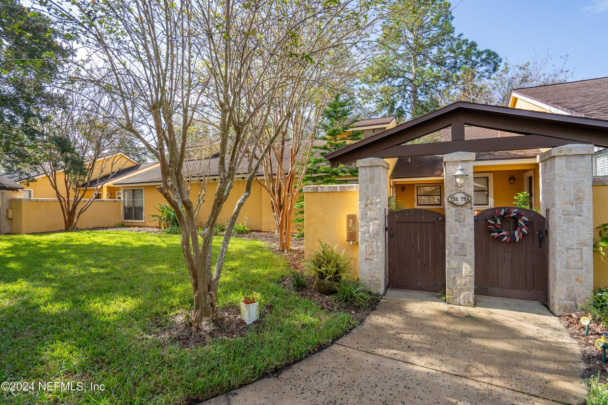 Primary Photo - 751 Driftwood Cir