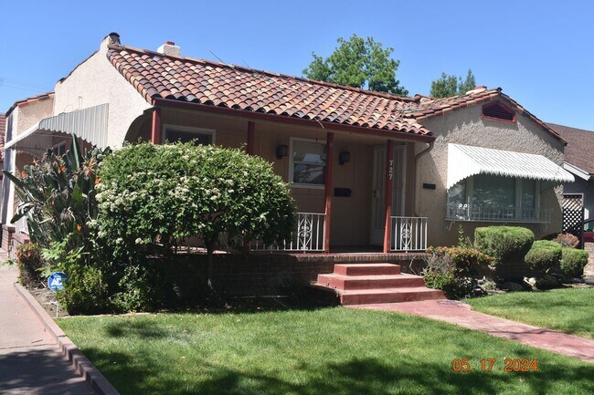 Foto del edificio - Darling Three Bedroom Home near Legion Par...