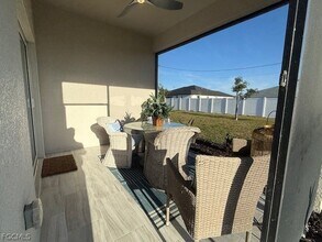 Building Photo - 246 NE 10th Pl