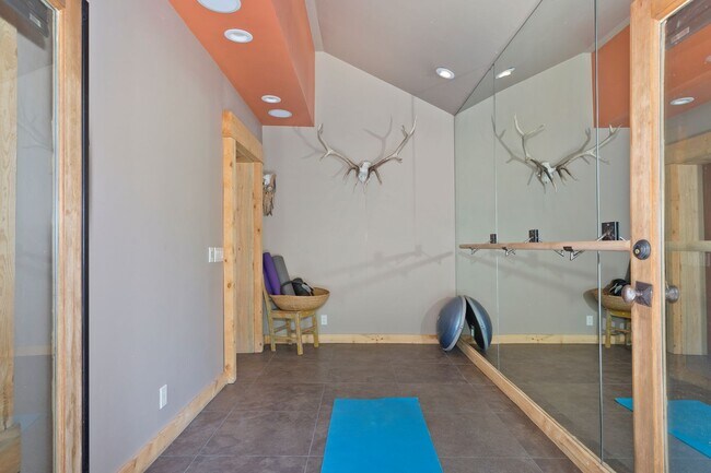 Foto del edificio - Winter Rental – $10,900/month (5/6-Month L...