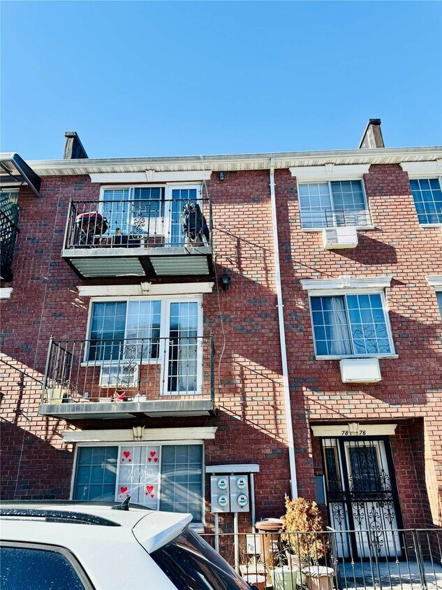 Foto principal - 78-76-78-82 82nd St