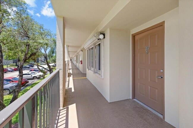 Building Photo - 1351 SW 141st Ave