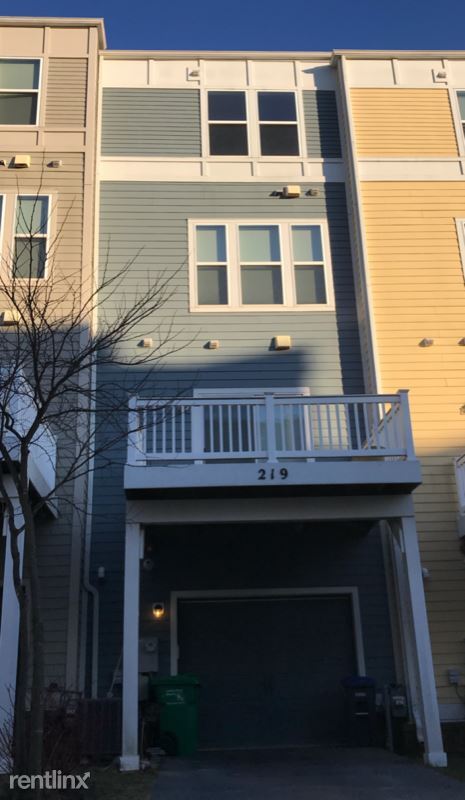 Foto del edificio - 3 br, 3 bath Townhome - 219 Decoverly Dr