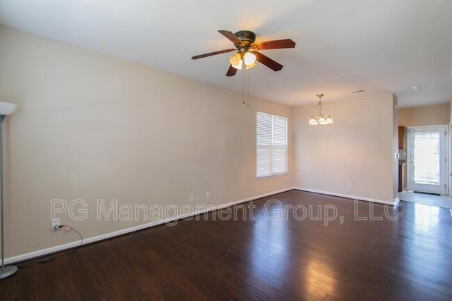 Foto del edificio - 3109 Nevin Pl Dr