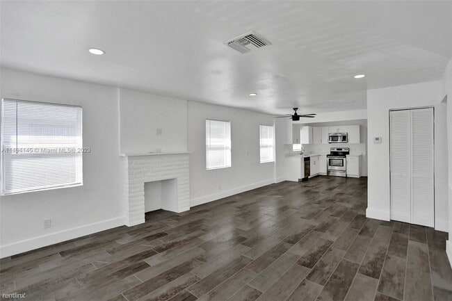 Building Photo - 3 br, 2 bath House - 242 SW 9th St # 1