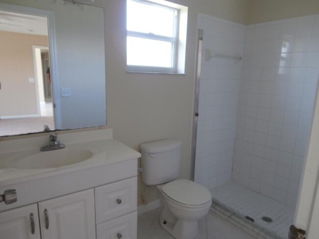 Building Photo - 3/2/2 for Rent (Part of the garage has bee...