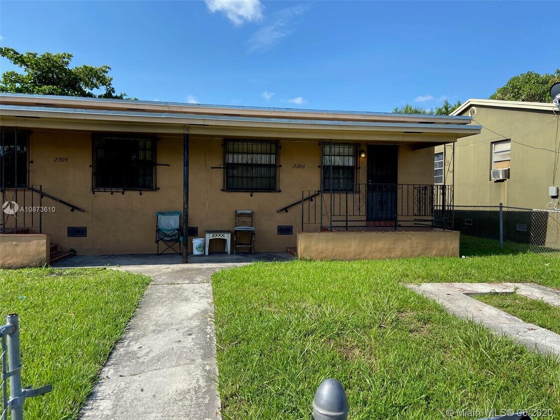 Foto principal - 2306 Superior St