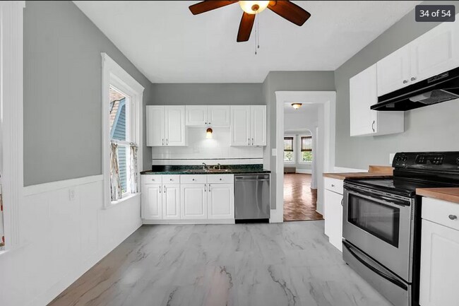 Foto del edificio - Renovated - 3 Bedroom Duplex